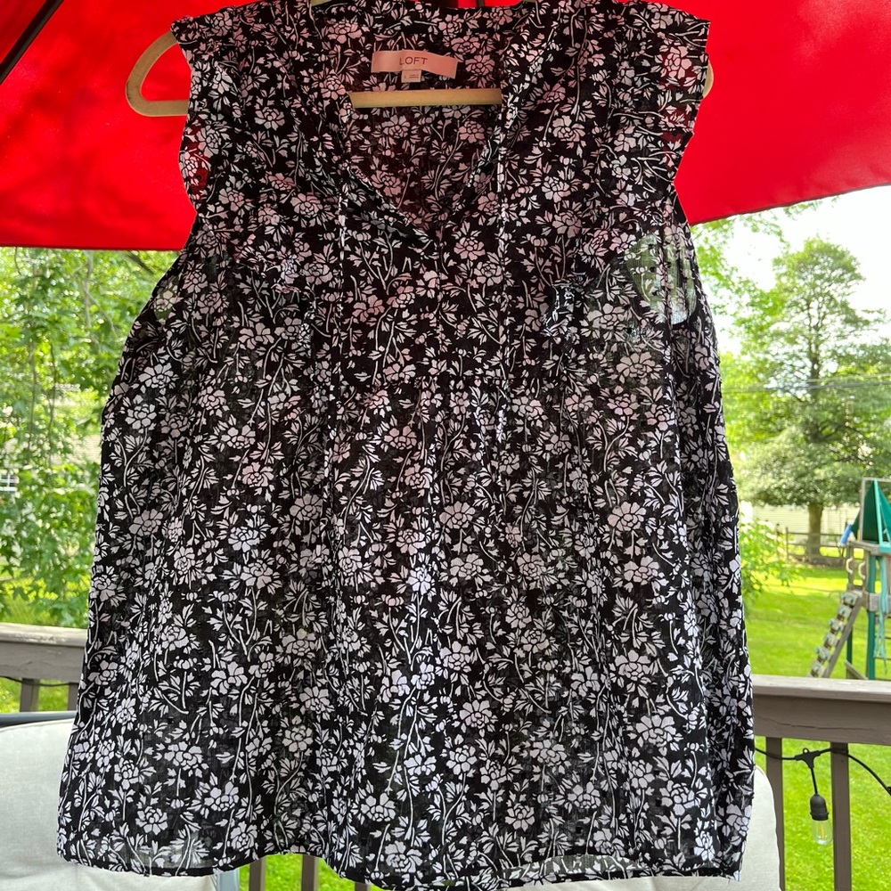 LOFT Women's Black And White Floral Ruffle Tie Neck Shell Blouse